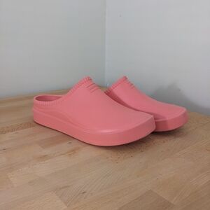 Women's Pink Slip-On Clogs
